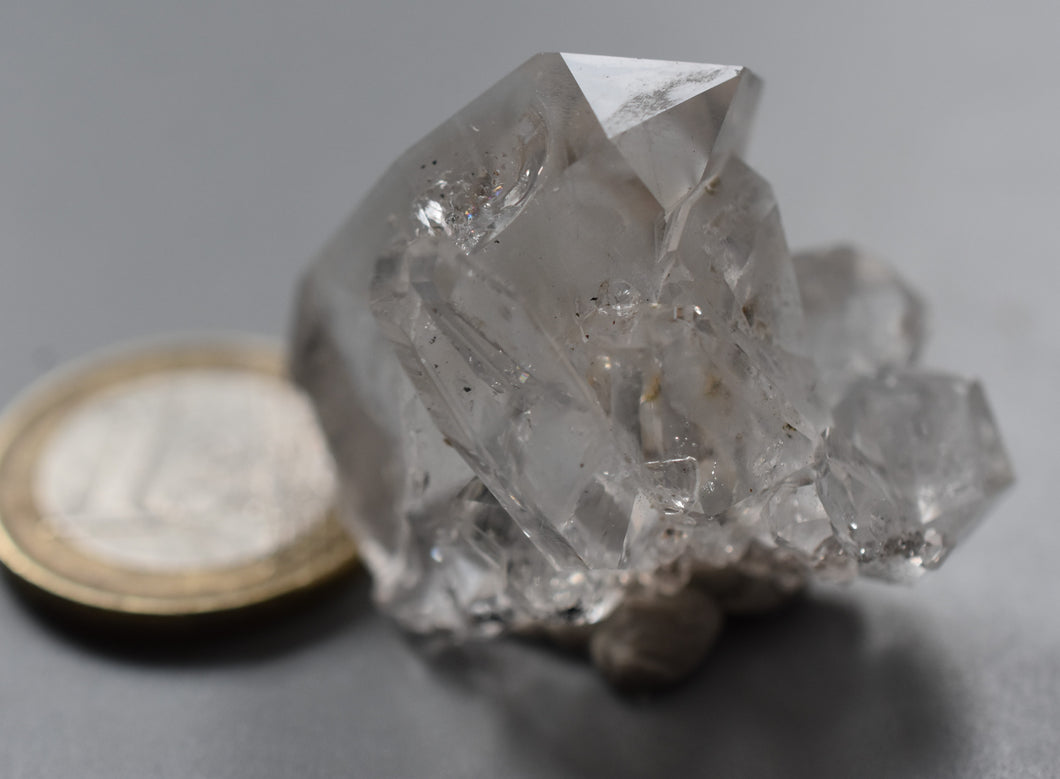 Kleberselsbergite xx, antimonite xx