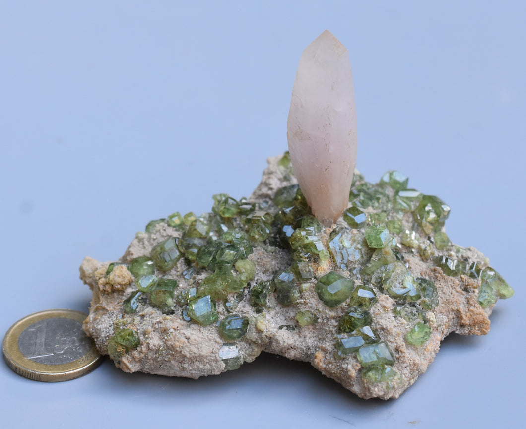 Demantoid xx ( Andradit, Granat ) mit Bergkristall